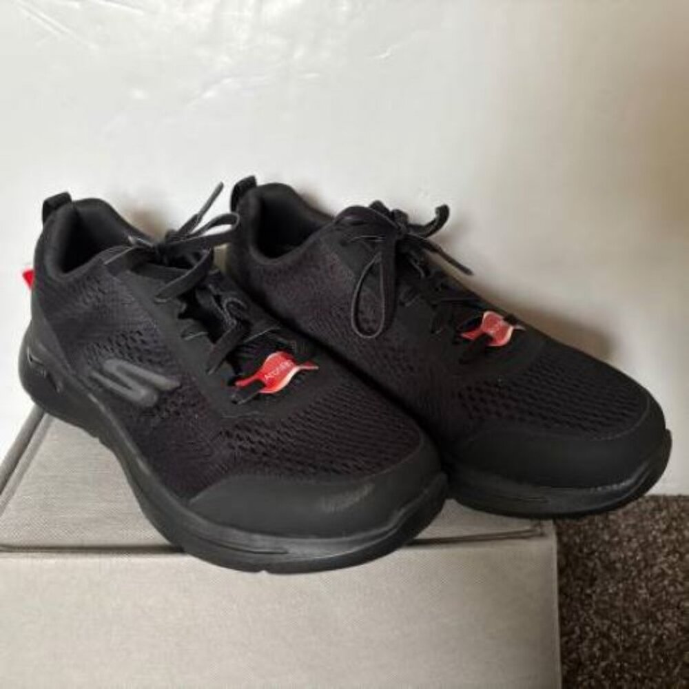 NEW! Men's Skechers Black Arch Fit Go Walk Shoes Size 8.5W No Box